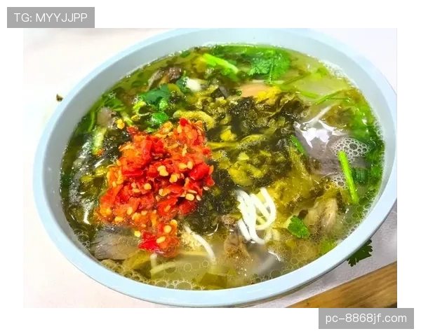 熊朝忠家的米线店开到训练馆隔壁，冠军吃一碗要加三个卤蛋